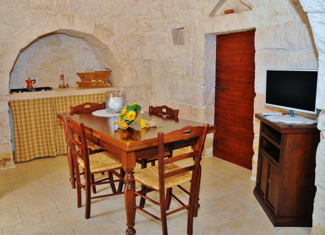 Trulli Vules Aparthotel Остуни Екстериор снимка